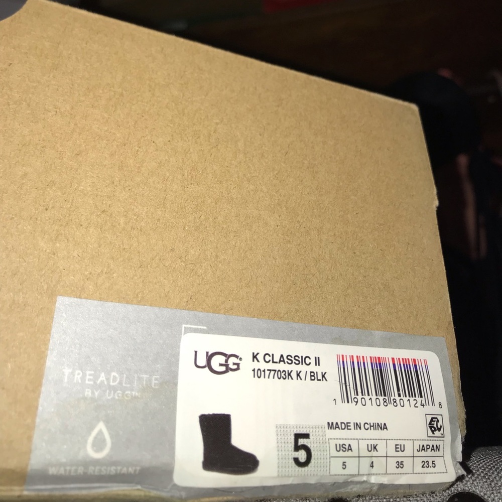 black classic uggs